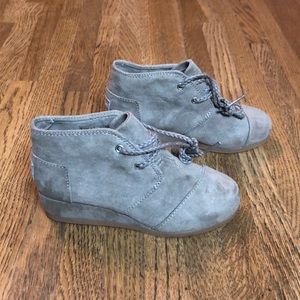 Toms Desert Wedge Taupe Suede New